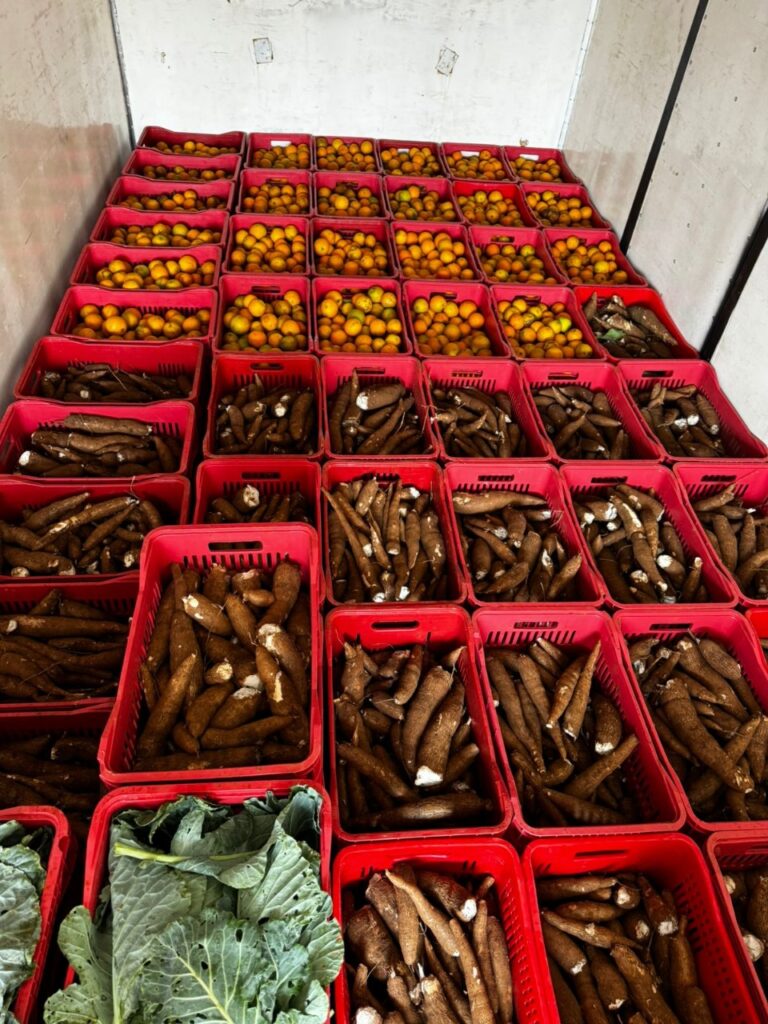 Cooperfamilia e SUTRAF-AU entregam alimentos para cozinhas comunitárias de Porto Alegre Cooperfamilia e SUTRAF-AU entregam alimentos para cozinhas comunitárias de Porto Alegre